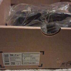 NIKE ISPA MINDBODY SIZE 9M